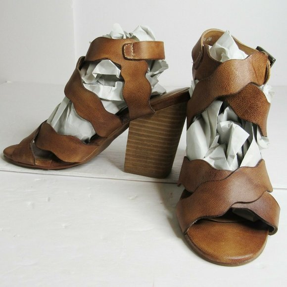 ANTELOPE COLLECTION Tan Leather SCALLOPED Block Heel SANDALS SZ 38 / 7-7.5 - Picture 6 of 8